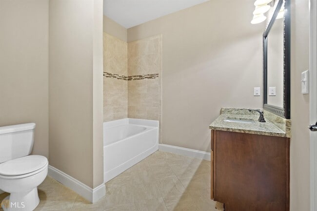 Building Photo - 2481 Lake Erma Dr