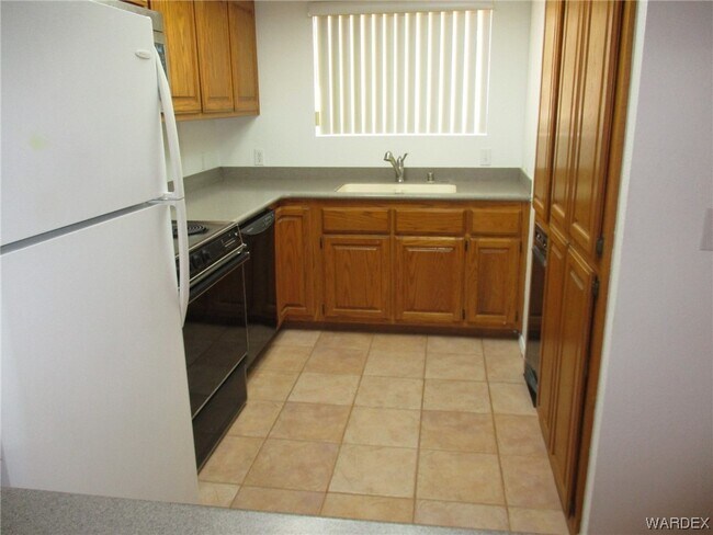 Building Photo - 2022 Merrill Ln