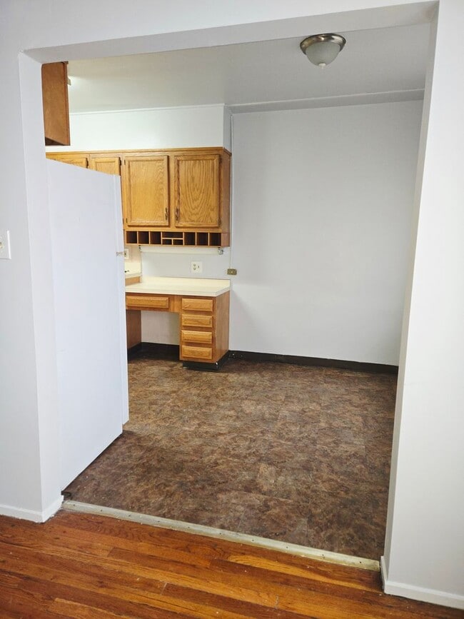 Building Photo - 1 bedroom, 1 bathroom