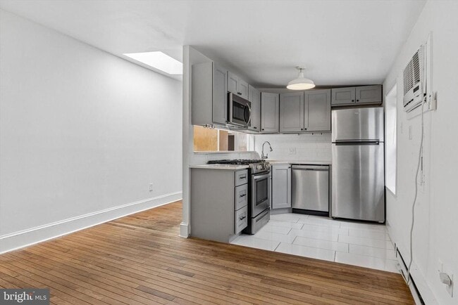 Building Photo - 2105 Green St