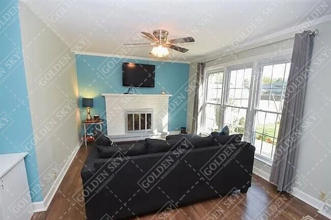 Building Photo - 2605 N Maplewood Ave