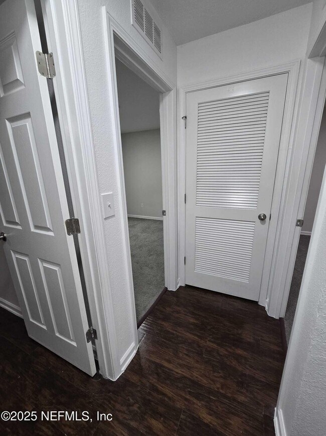 Building Photo - 9124 Adams Ave