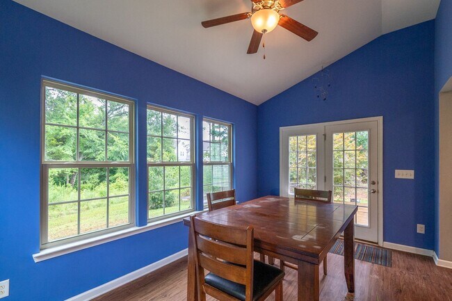 Building Photo - Spacious 4-Bedroom Home with Sunroom, Deck...
