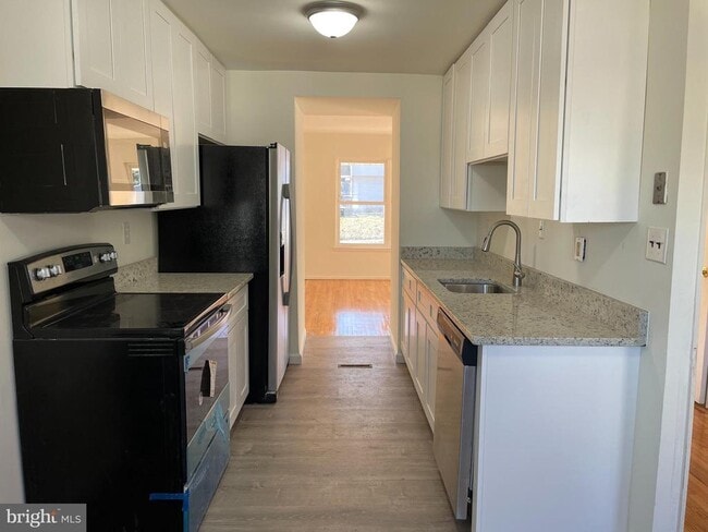 Building Photo - 28 Keith St