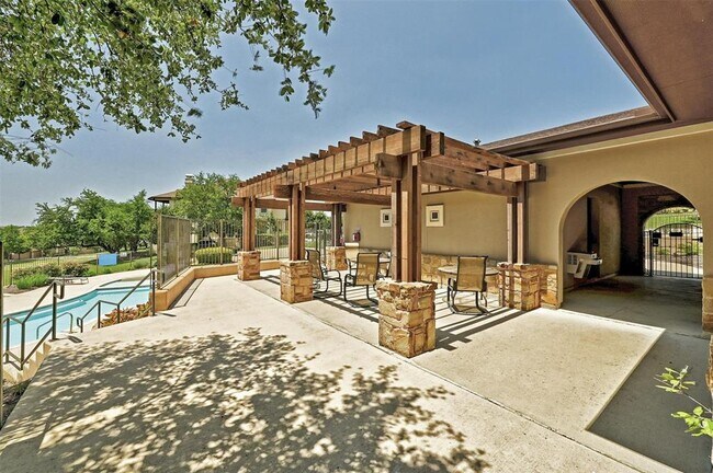 Building Photo - 211 Lake Como Dr