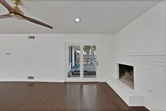 Building Photo - 715 Terryland Dr