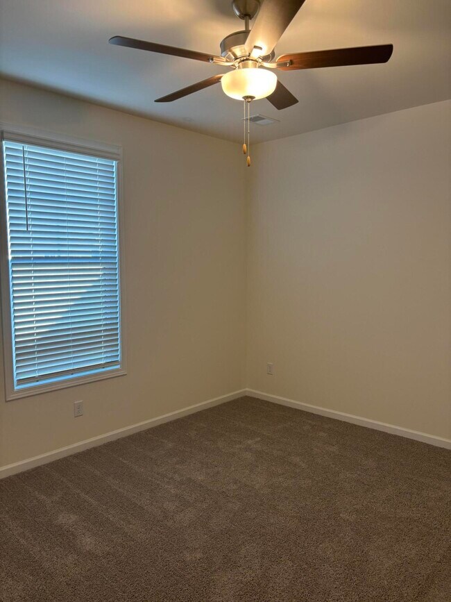 Building Photo - 372 Acorn St