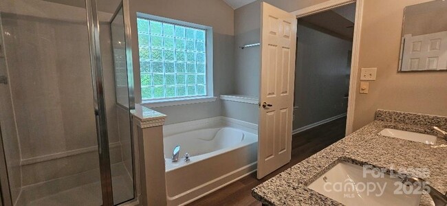 Building Photo - 12217 Westbury Glen Ct