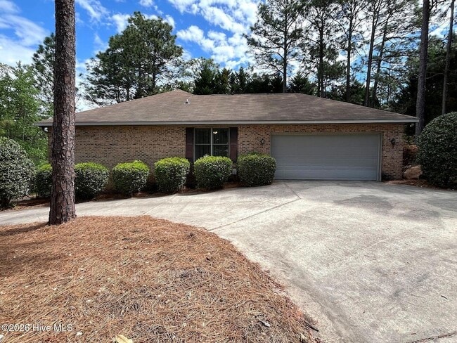 Building Photo - 100 Bridle Path Cir