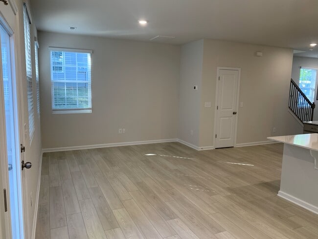 Building Photo - 400 Trailblazer Dr