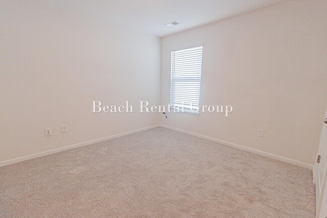 Building Photo - 187 Seasons Trce Lp