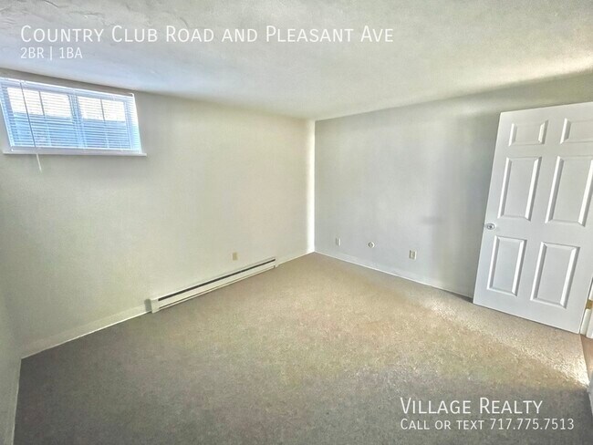 Building Photo - 615 Country Club Rd