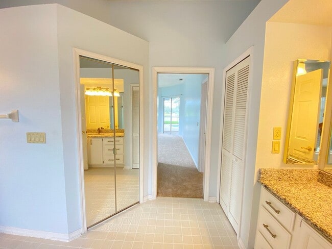 Building Photo - 3708 Molona Dr