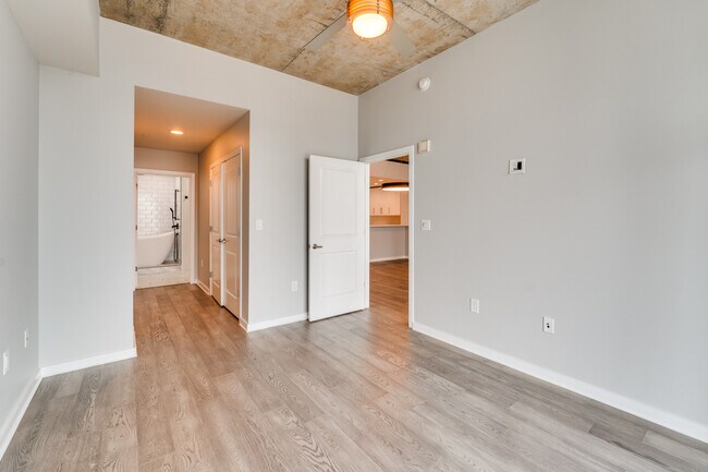 Building Photo - 360 Nueces St