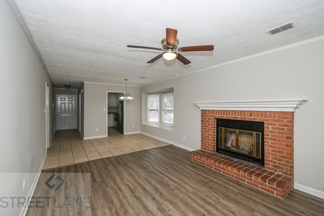 Building Photo - REDUCED!
