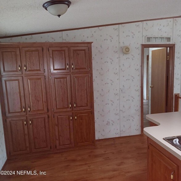 Building Photo - 463 Logan Ave