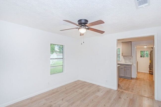Building Photo - 2425 Fayle St
