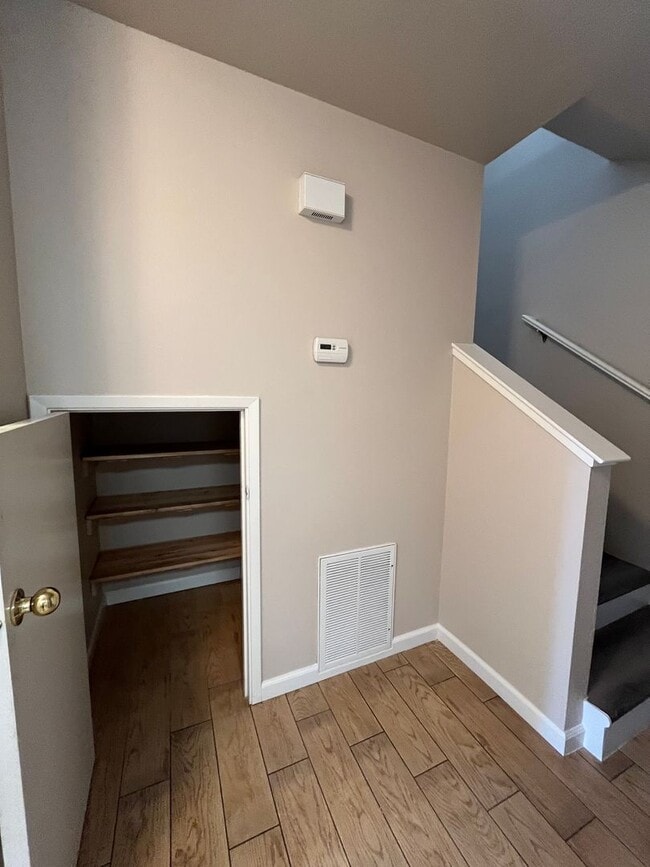 Building Photo - Available Now! Move-In Ready
