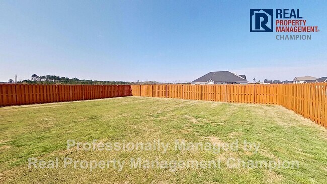 Building Photo - 4 BD/2 BA Single Story Home on Large Corner Lot w/Fenced Back Yard