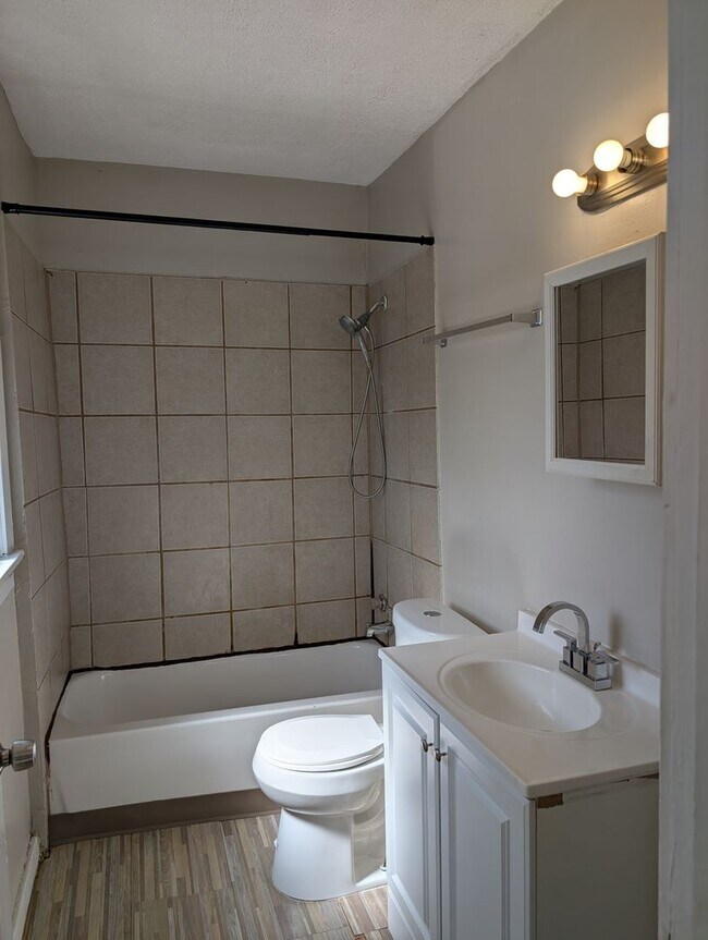 Building Photo - 1476 W 107th St