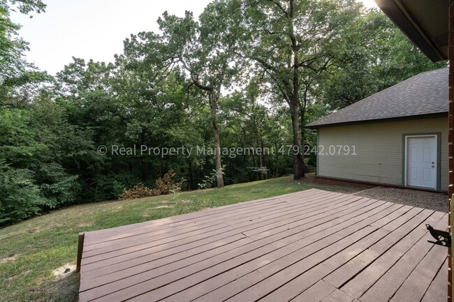 Building Photo - 2300 Brigadoon Dr