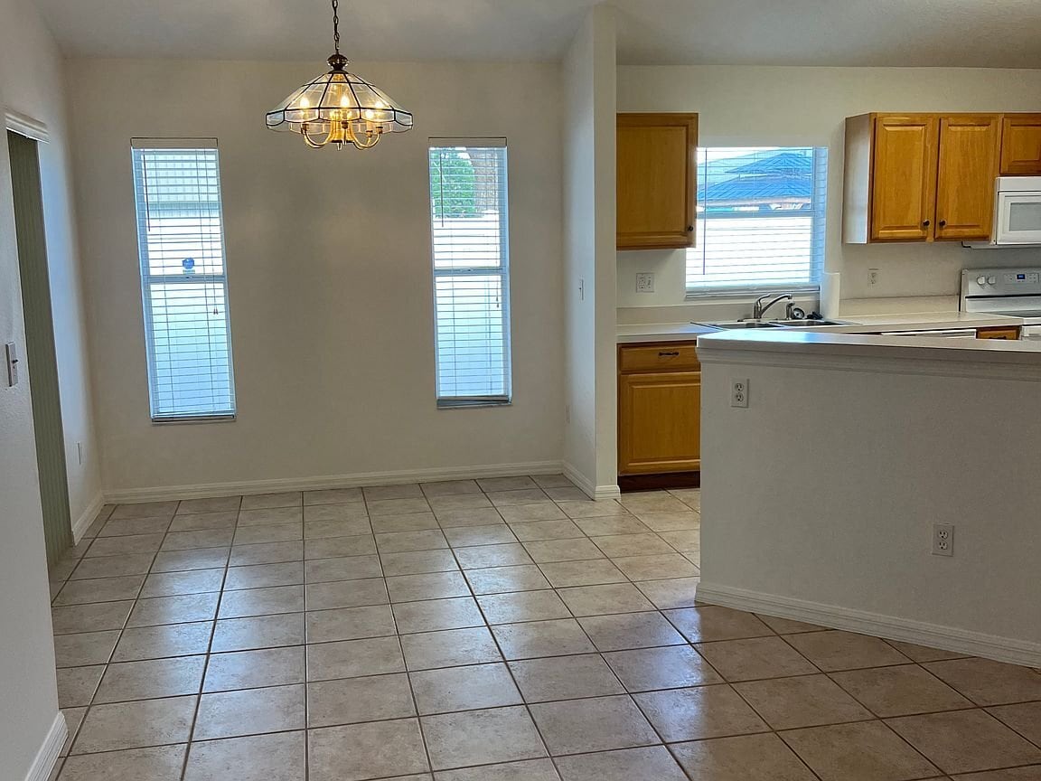 Building Photo - 215 Seville Pointe Ave