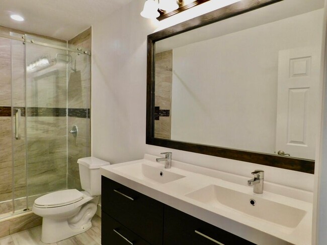 Guest Bathroom - 4155 Turnberry Cir