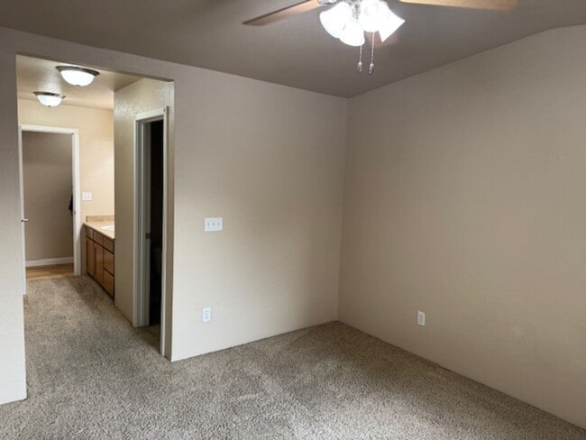 Building Photo - COME HOME TO COMFORT TO THIS 3 BEDROOM HOME IN A QUIET, TRANQUIL NEIGHBORHOOD