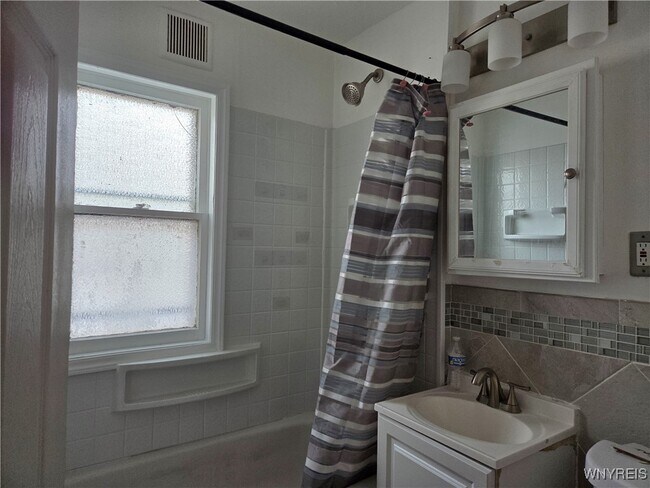 Building Photo - 212 Newburgh Ave