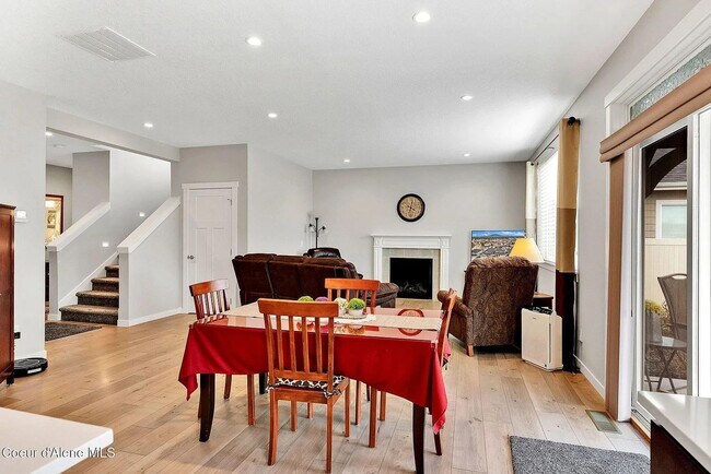 Building Photo - Coeur d'Alene Place – 3 Bed, 2.5 Bath Home...