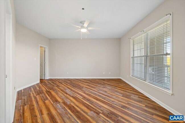 Building Photo - 270 Riverbend Dr