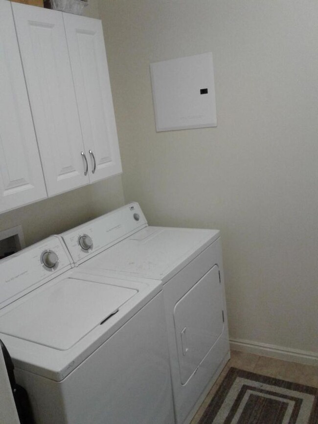 Building Photo - 3 bed 2 bath in Coral Canyon