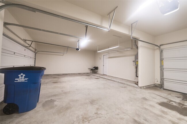Building Photo - 604 W Linnwood Dr