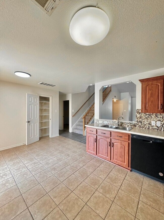 Building Photo - Desirable Highlands at Sagert Ranch Neighborhood!! Features 4 Bedrooms, 2.25 Bath, 2 Car Garage Home