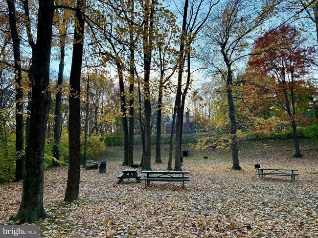 Building Photo - 10401 Grosvenor Pl