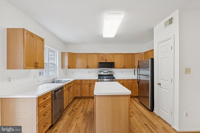 Building Photo - 46858 Lawnes Creek Terrace