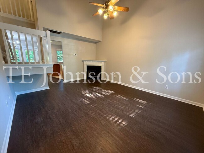 Building Photo - 3355 Kensington Pl