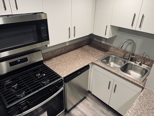 Building Photo - 3826 Monroe Ave