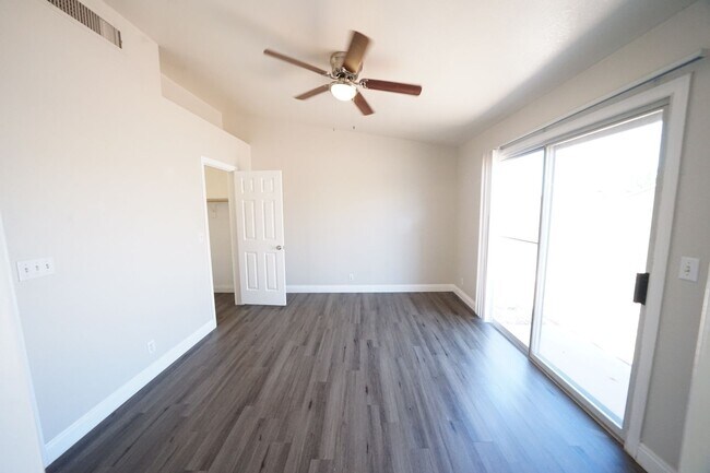 Building Photo - Showings Available NOW