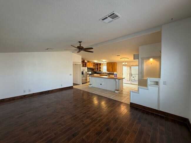 Building Photo - 3 Bedroom Single Story Home Available Near Unser Blvd SW & Bridge Blvd SW!