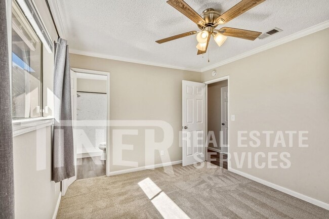 Building Photo - 9024 Leatham Ave