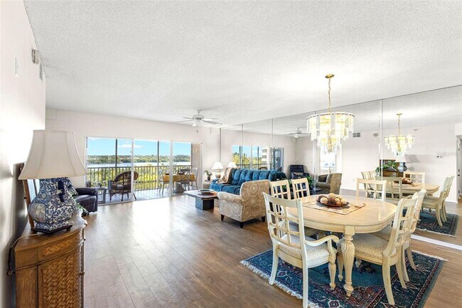 Building Photo - 6475 Shoreline Dr