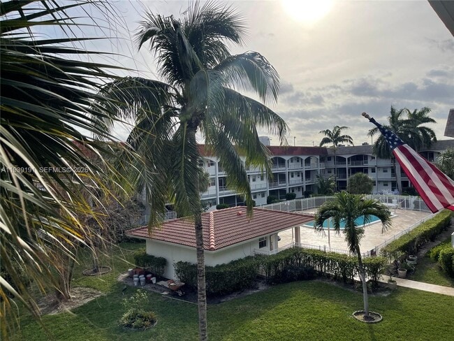 Building Photo - 581 Blue Heron Dr