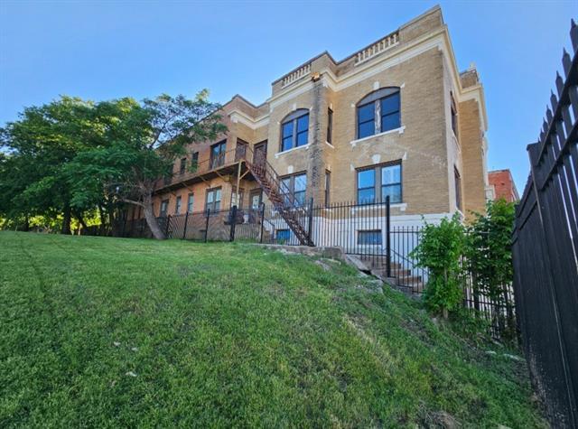 Building Photo - 1615 S Ervay St