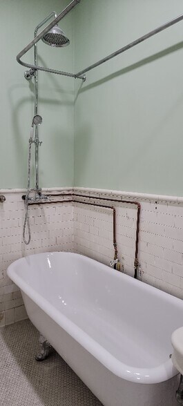 Building Photo - 198 Hancock St