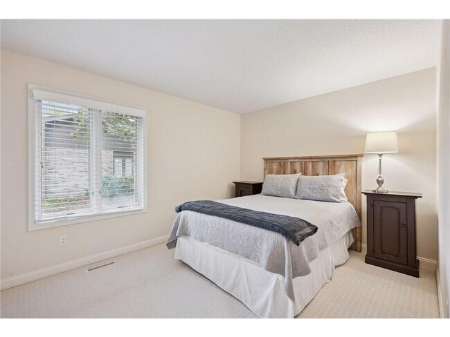 Building Photo - 145 Holly Ln N