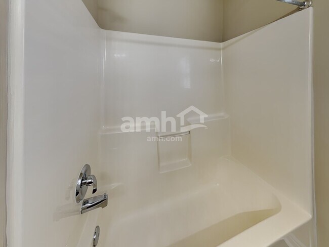 Building Photo - 858 N Wooden Ln