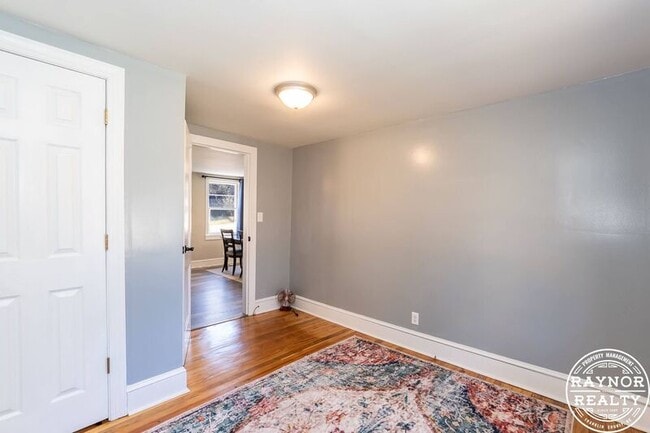 Building Photo - 429 N Main St