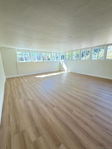 Building Photo - 12118 Poway Rd