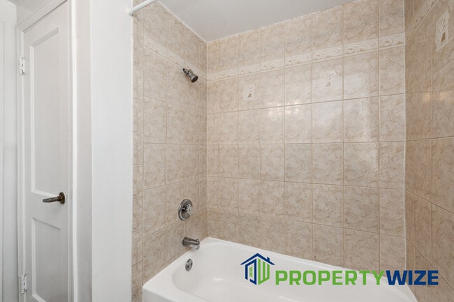 Building Photo - 1250 Walker Ave